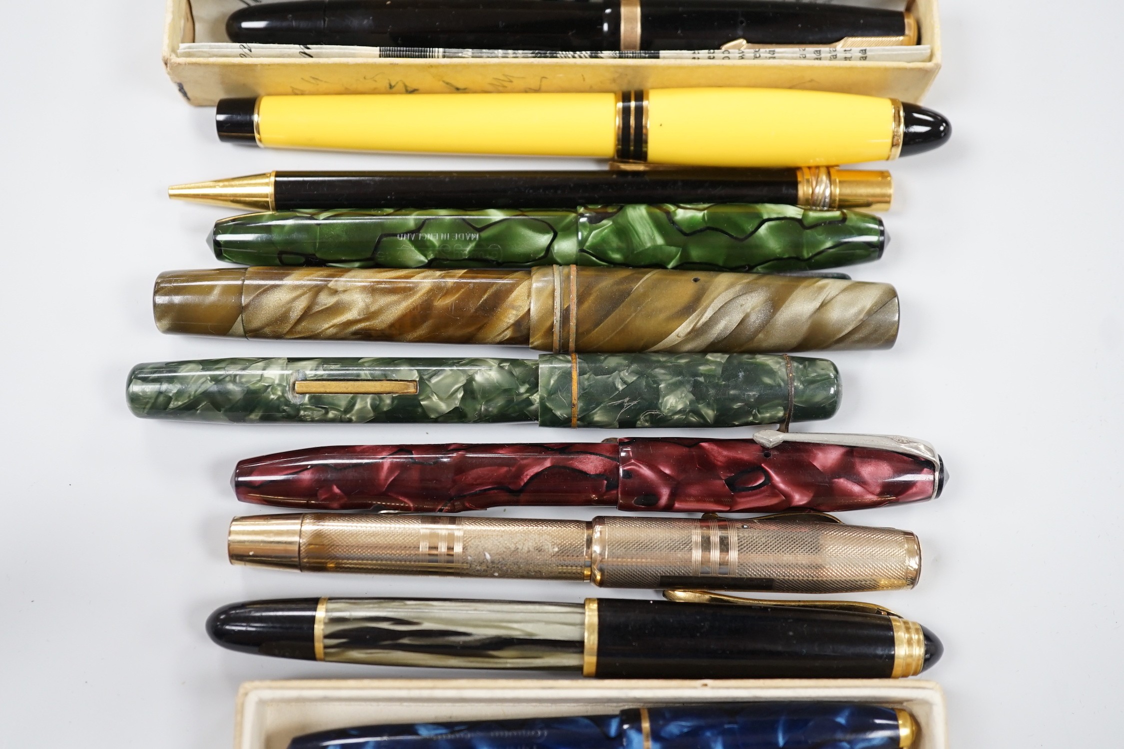 Assorted fountain pens including Conway Stewart and Cartier ballpoint pen
